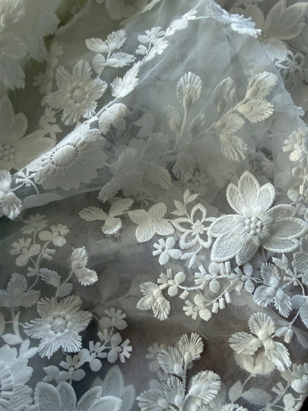 Willowby by Watters Lilia Puff-Sleeve Lace Empire Wedding Gown - Picture 9 of 10